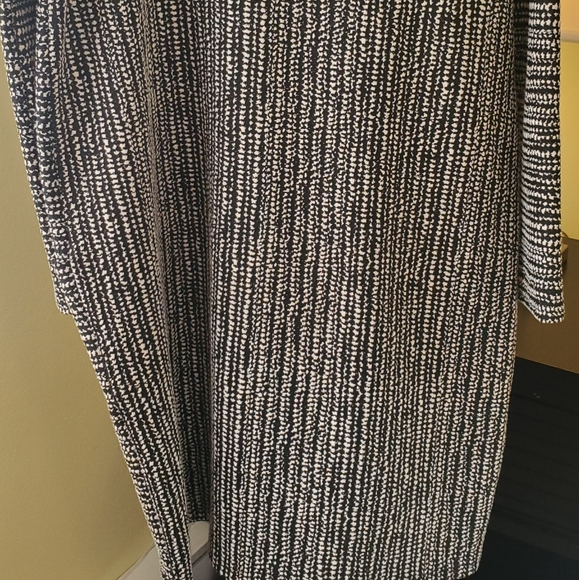 Ladies pullover dress, black & white, large, pockets, perfect condition. - Picture 7 of 10